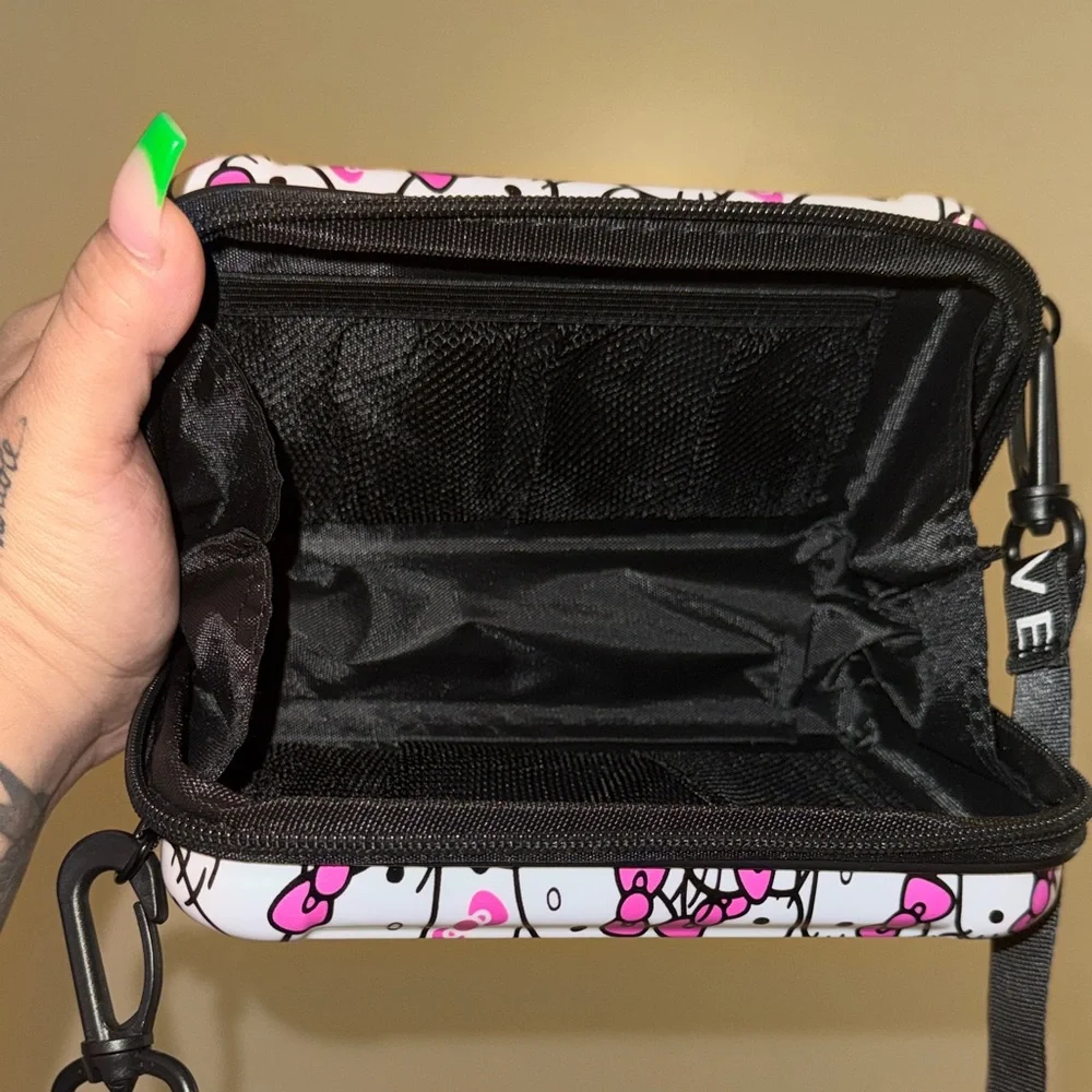 Hello Kitty Graphic Crossbody with 'FOREVER' Strap - Picture 2 of 2
